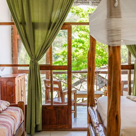 Lobo Hostel - Rurrenabaque (Adults Only) エクステリア 写真